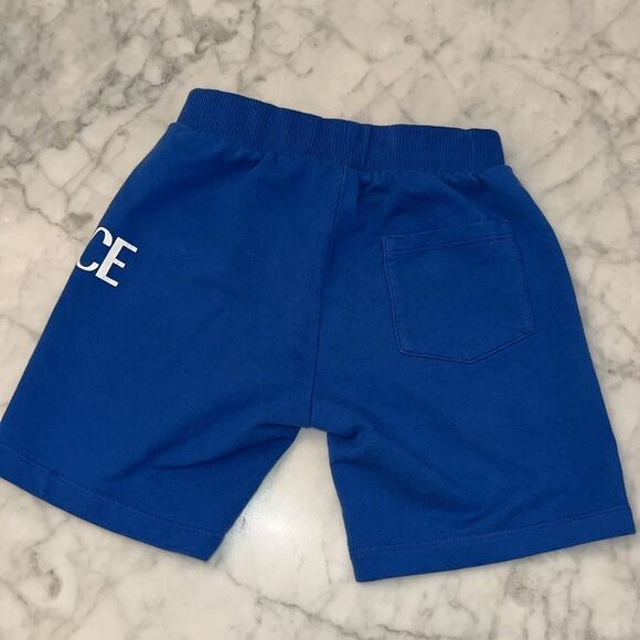 VERSACE BOYS BLUE & WHITE LOGO SHORTS 36M - Picture 7 of 7